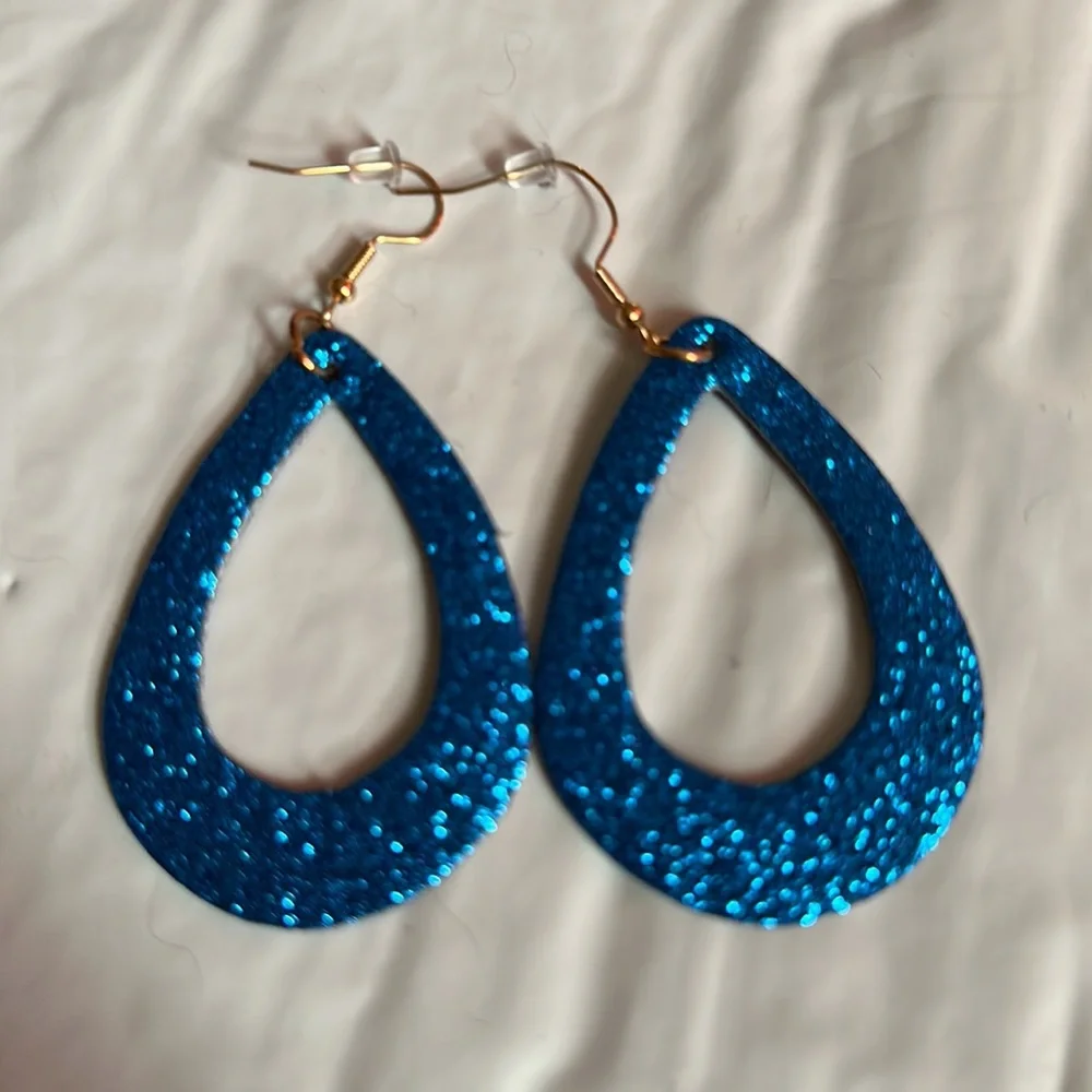 HANDMADE BOHO SPARKLING GLITTER BLUE RAINDROP EARRINGS NWT - Picture 3 of 6